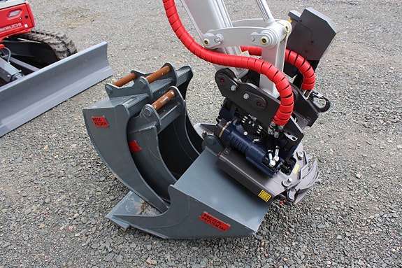 Ny Takeuchi TB335, TB 335  Rototilt med grip. 7 of 10