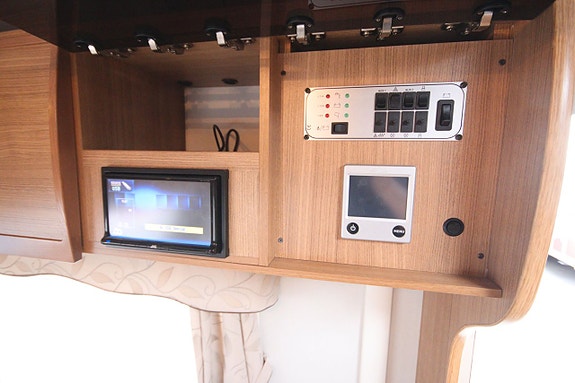 Polar 680 Svit 13 of 19