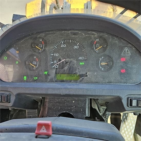Komatsu WA400 - 5H - 21 ton 13 of 30