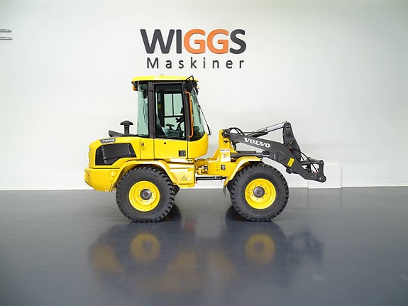 Volvo L30HS 2 of 6
