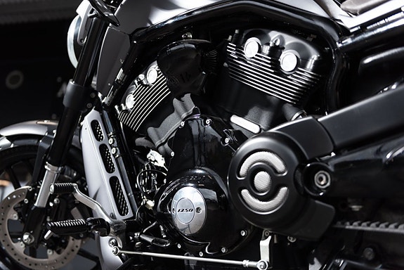 Harley-Davidson VRSCDX Night Rod Special Custom EXTREM 14 of 15