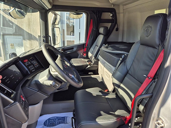Scania R460 A6x2NB 5 of 13