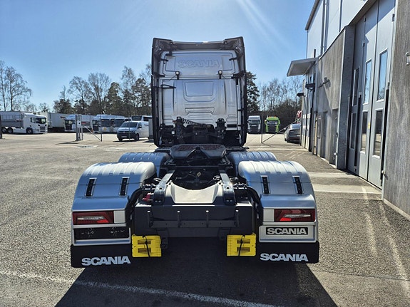 Scania R460 A6x2NB 10 of 13