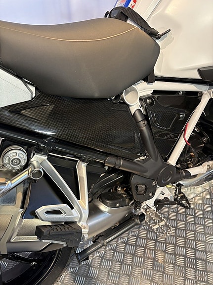 BMW R1250GS Adventure 11 of 18