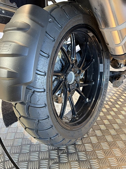 BMW R1250GS Adventure 12 of 18