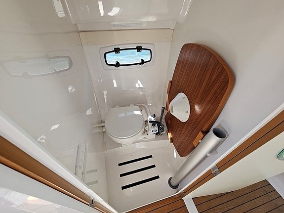 Aquador 25 HT - Mercruiser 4,5 L MPI 11 of 16