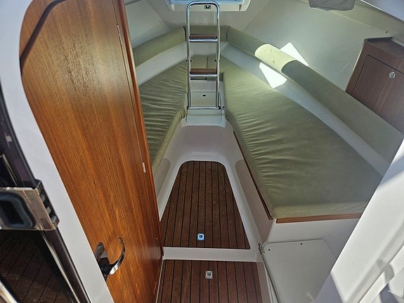 Aquador 25 HT - Mercruiser 4,5 L MPI 10 of 16
