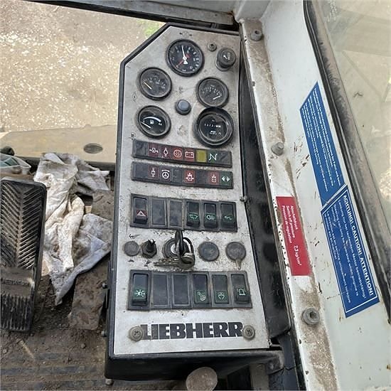 Liebherr A 902 - 16 ton 18 of 30