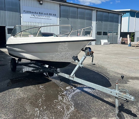 Bella 490R + Yamaha 50hk 4-takt + Fogelsta 30-kärra