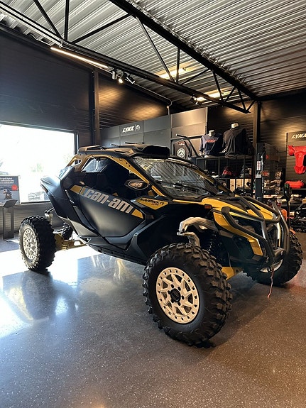 Can-Am Maverick R X RS Carbon Black & Neo Yellow 3 of 3