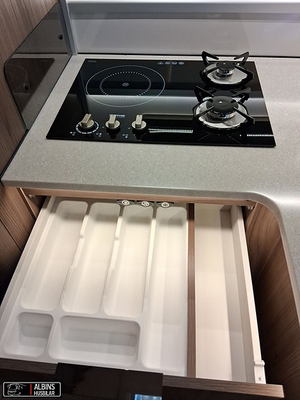 Kabe Imperial Travel Master I 790 LQB 21 of 21
