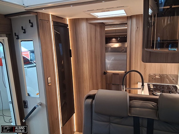 Kabe Imperial Travel Master I 790 LQB 16 of 21