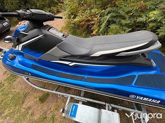 Yamaha Waverunner 2 of 5