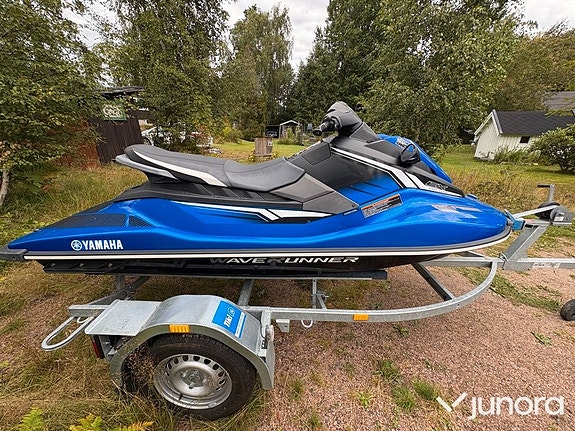 Yamaha Waverunner 4 of 5