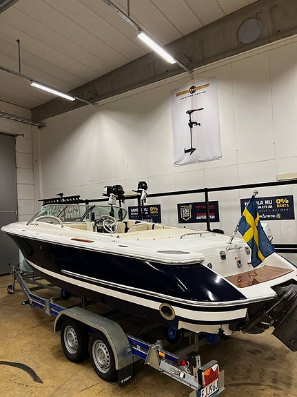 Chris Craft Lounge (2001) + Volvo Penta 5,7 GXi (2022)