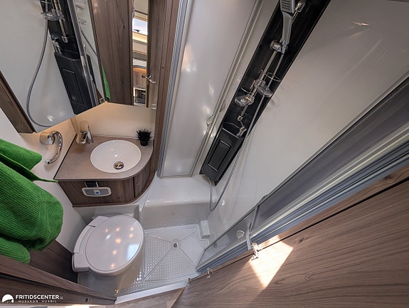 Kabe Travel Master NOVUM 750 LGB *Heavy chassi 4500kg / Taksäng 16 of 21