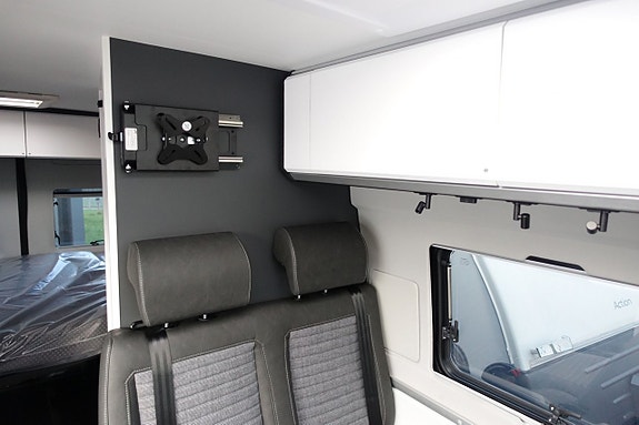 Adria TWIN SUPREME 600 SPB 12 of 21