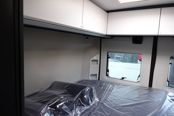 Adria TWIN SUPREME 600 SPB 16 of 21