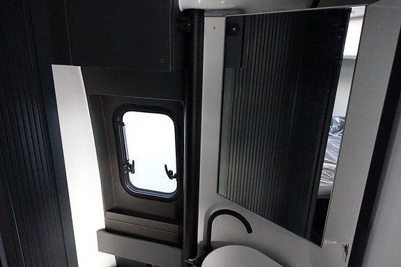 Adria TWIN SUPREME 600 SPB 19 of 21