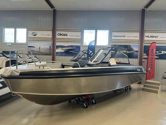 Buster Magnum 2023 med F225 XCB *kampanj