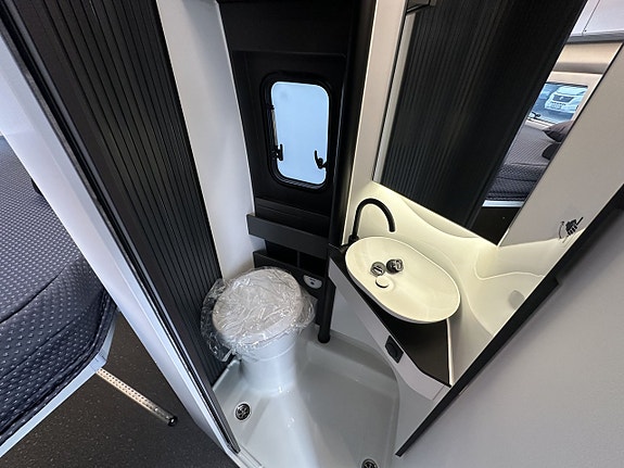Adria TWIN SUPREME 640 SGX 12 of 19