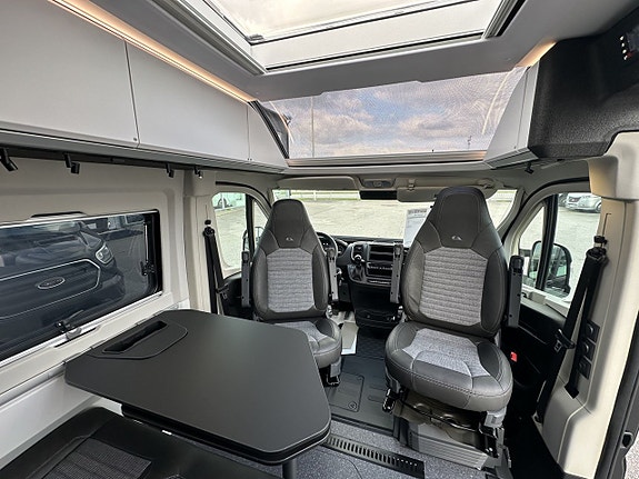 Adria TWIN SUPREME 640 SGX 7 of 19