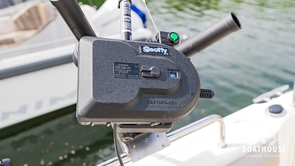 Quicksilver 905 Pilothouse | 2x Mercury Mercury Verado 250CX 18 of 30