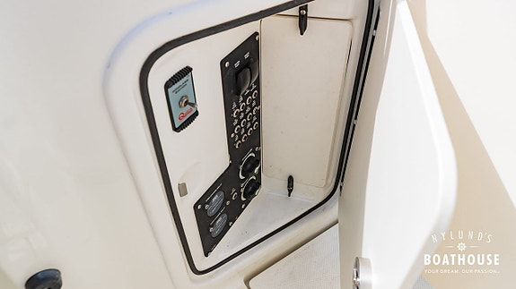 Quicksilver 905 Pilothouse | 2x Mercury Mercury Verado 250CX 23 of 30