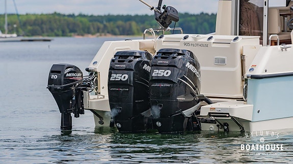 Quicksilver 905 Pilothouse | 2x Mercury Mercury Verado 250CX 4 of 5