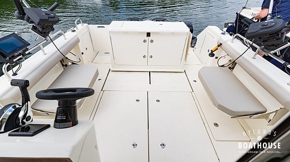 Quicksilver 905 Pilothouse | 2x Mercury Mercury Verado 250CX 24 of 30