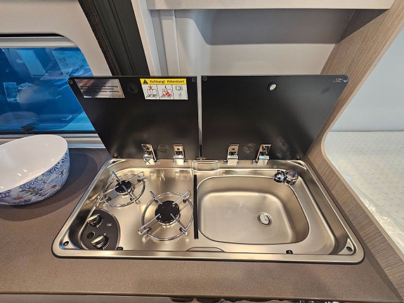 Bürstner Lineo C590 Brava AUT  598cm DIESELVÄRMARE bildel Årets Deal 729 000 KR 14 of 22