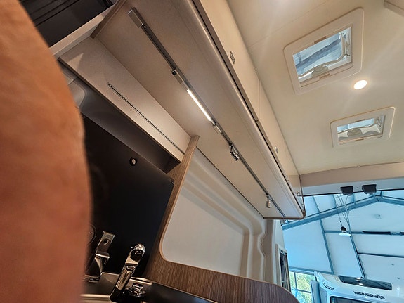 Bürstner Lineo C590 Brava AUT  598cm DIESELVÄRMARE bildel Årets Deal 729 000 KR 19 of 22