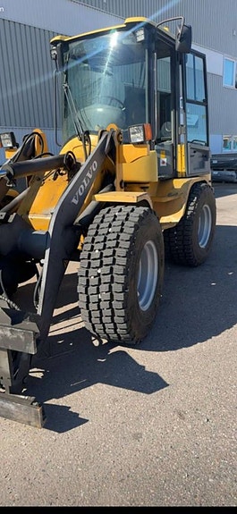 Nya vinterhjul 405/70R20 med fälg tex L30B 2 of 5