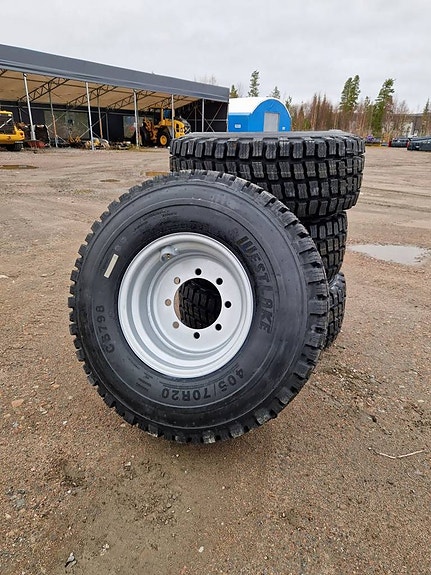 Nya vinterhjul 405/70R20 med fälg tex L30B 3 of 5