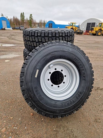 Nya vinterhjul 405/70R20 med fälg tex L30B 4 of 5