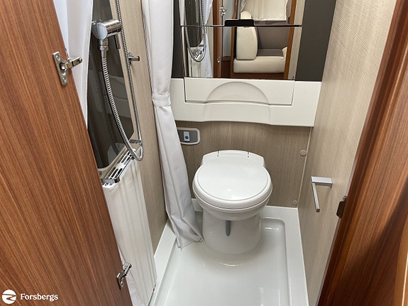 Adria ALPINA 663 UK 13 of 17