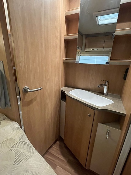Knaus Südwind 500 FU Solcell Truma 1400kg totvikt 16 of 21