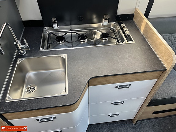 Adria MATRIX PLUS 670 DL *ALDE / Face To Face * 13 of 21