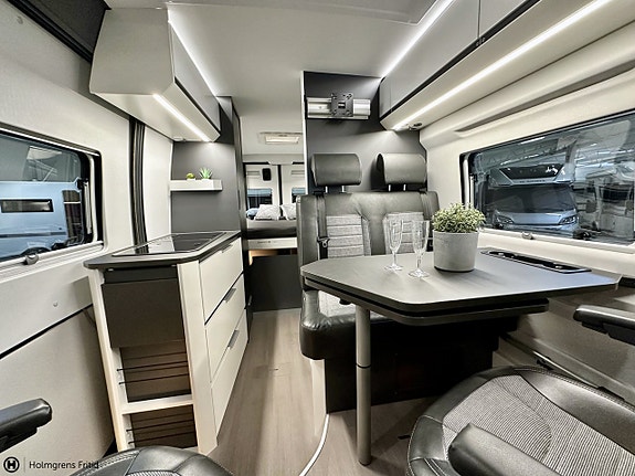 Adria Twin Supreme 640 SGX 2 of 18