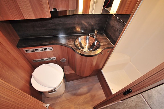 Knaus Vivaldi Finest Edition 685 DF ALDE QB 14 of 18