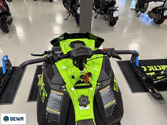 Arctic Cat Riot 600 146'' -25 *DEMO 2 of 4