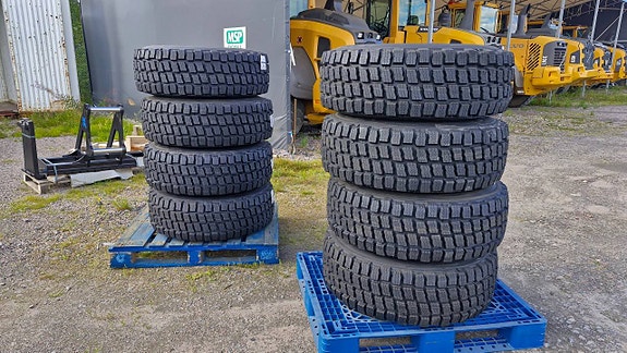Nya Kompletta vinterhjul 340/80R18 2 of 3