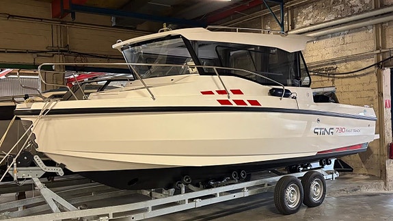 Sting 730 -21 / Mercury F200 V6 -22 få gångtimmar