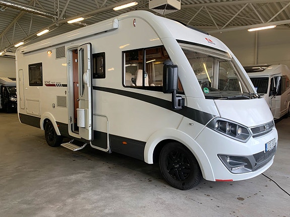 Adria Sonic i 700 ST / Solcell / Cykelställ / Taksäng / Ugn