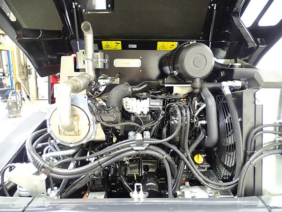 Yanmar V100-5 / Highflow / UFO skevfäste  Stora BM 8 of 8