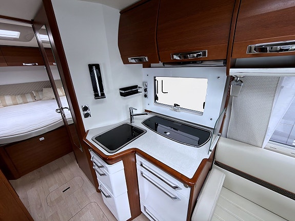 Rapido campervan-fiat 8096DF 2.3 177hk Premium Edition ALDE Markis 11 of 20