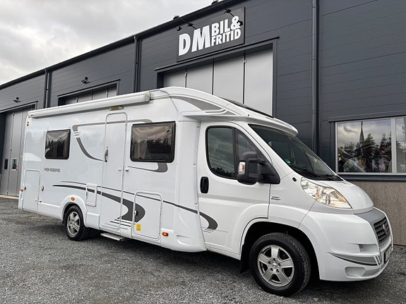 Weinsberg Ti 700 MXH Taksäng Queenbed Solcell låga mil