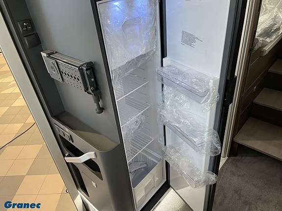 Adria Coral Supreme MB 670 DL - MB 170HP, Automat, ALDE 16 of 21
