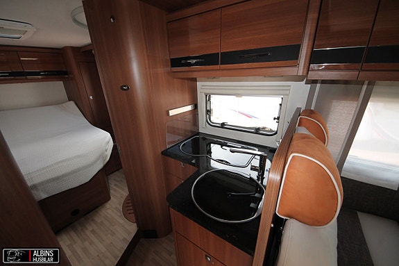 LMC Breezer Lift H 607 / Queenbed / Taksäng / Dragkrok 7 of 12