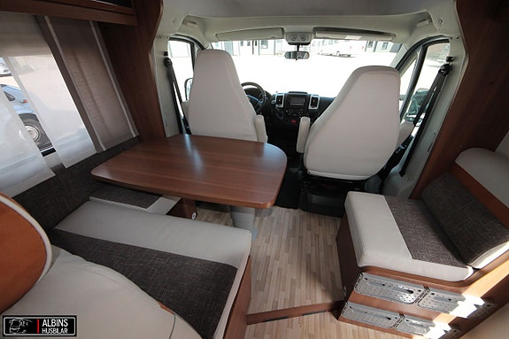 LMC Breezer Lift H 607 / Queenbed / Taksäng / Dragkrok 6 of 12